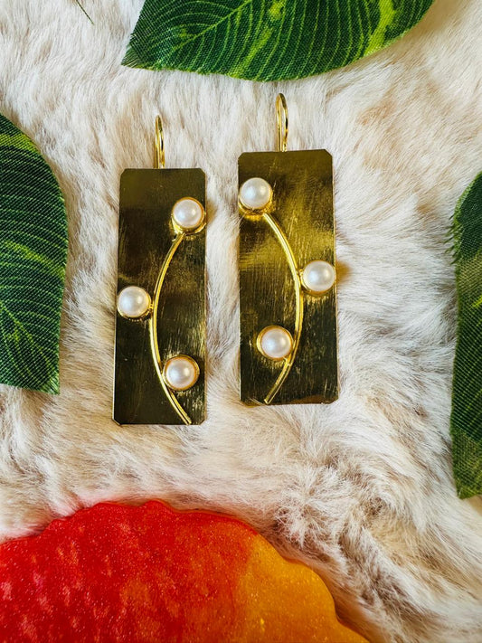 Golden Arc Pearl Hooks